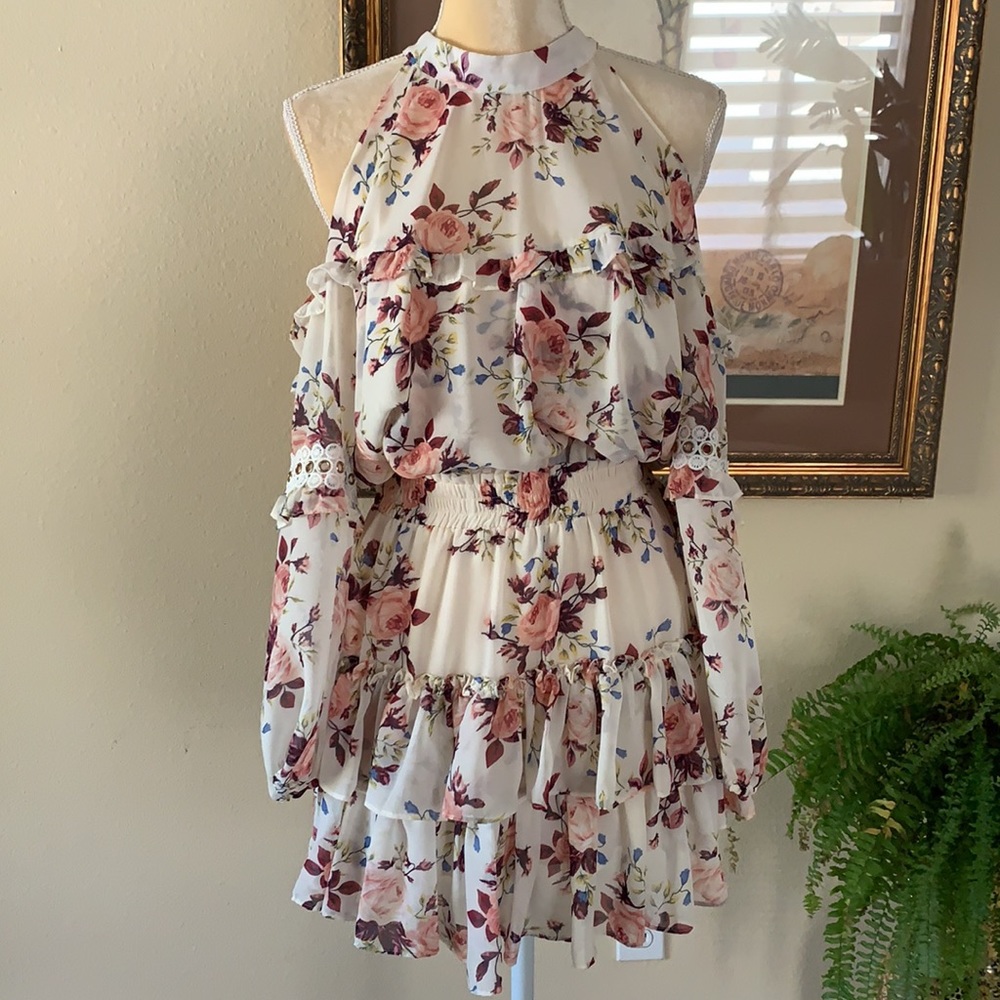 Gorgeous MISA floral dress - Picture 5 of 10